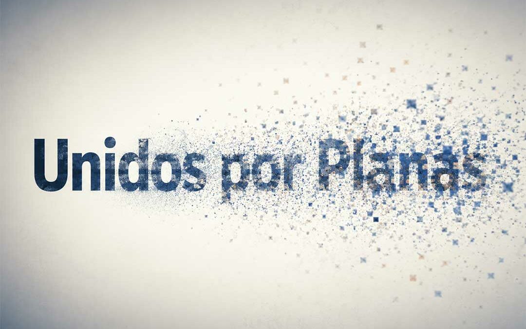 Illustration du nom « Unidos por Planas » qui se désintègre en pixels sur fond clair.