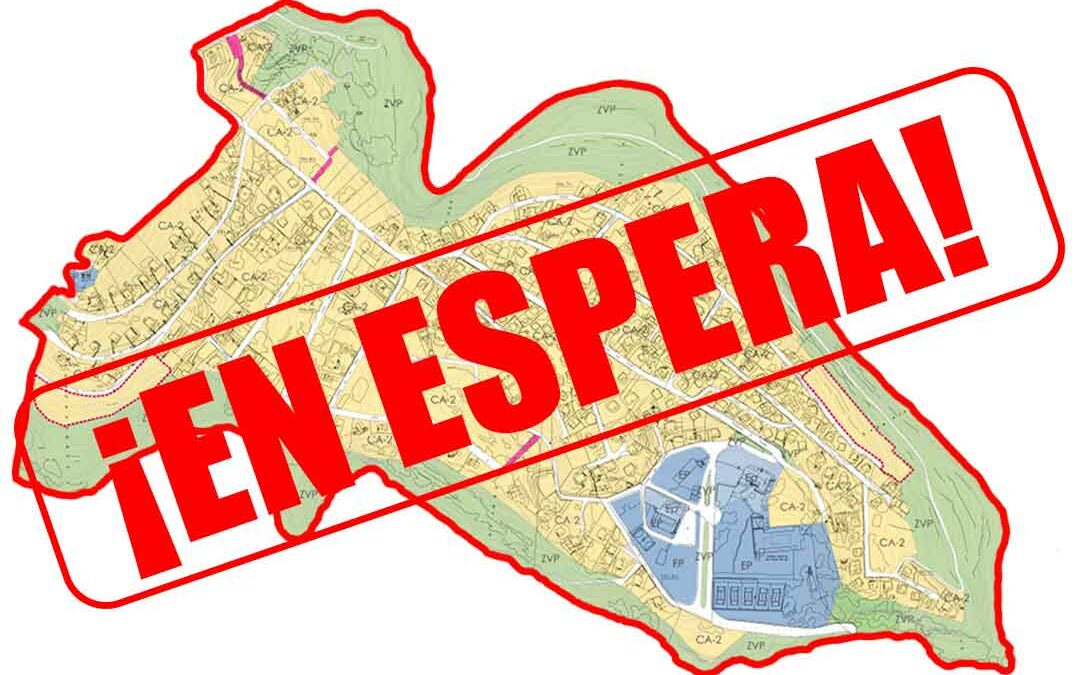 Mapa catastral de Planas del Rey con la inscripción “¡En espera!”, que simboliza el bloqueo administrativo del proyecto de reparcelación y la incertidumbre jurídica que impide su ejecución.