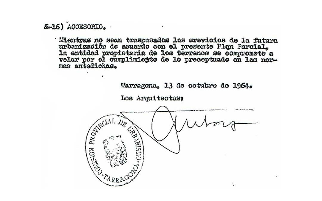 Document officiel de 1964 du Plan Parcial de Ordenación de Planas del Rey mentionnant le transfert futur des services d’urbanisation.