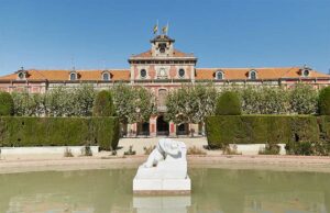 Vue du Parlement de Catalogne à Barcelone dans le cadre du débat sur la régularisation des urbanisations en Catalogne.